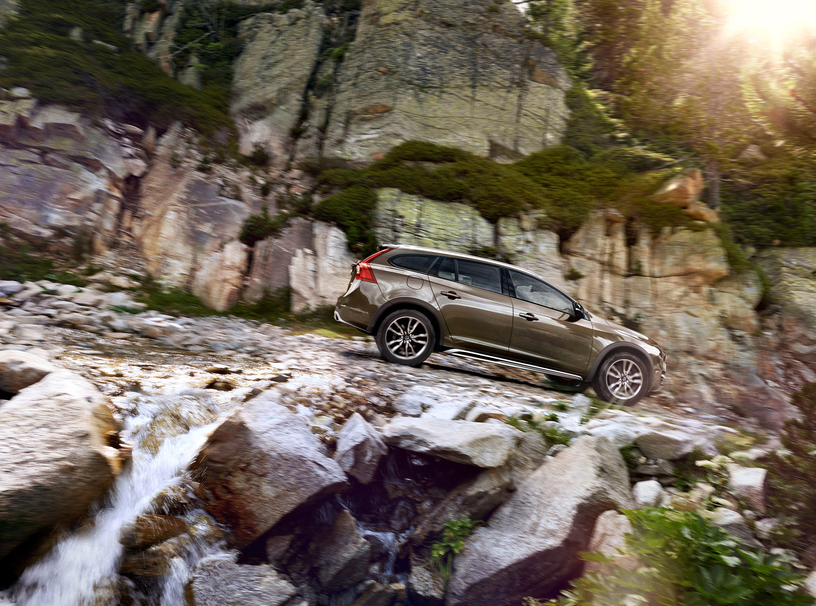 Volvo V60 Cross Country photo #7