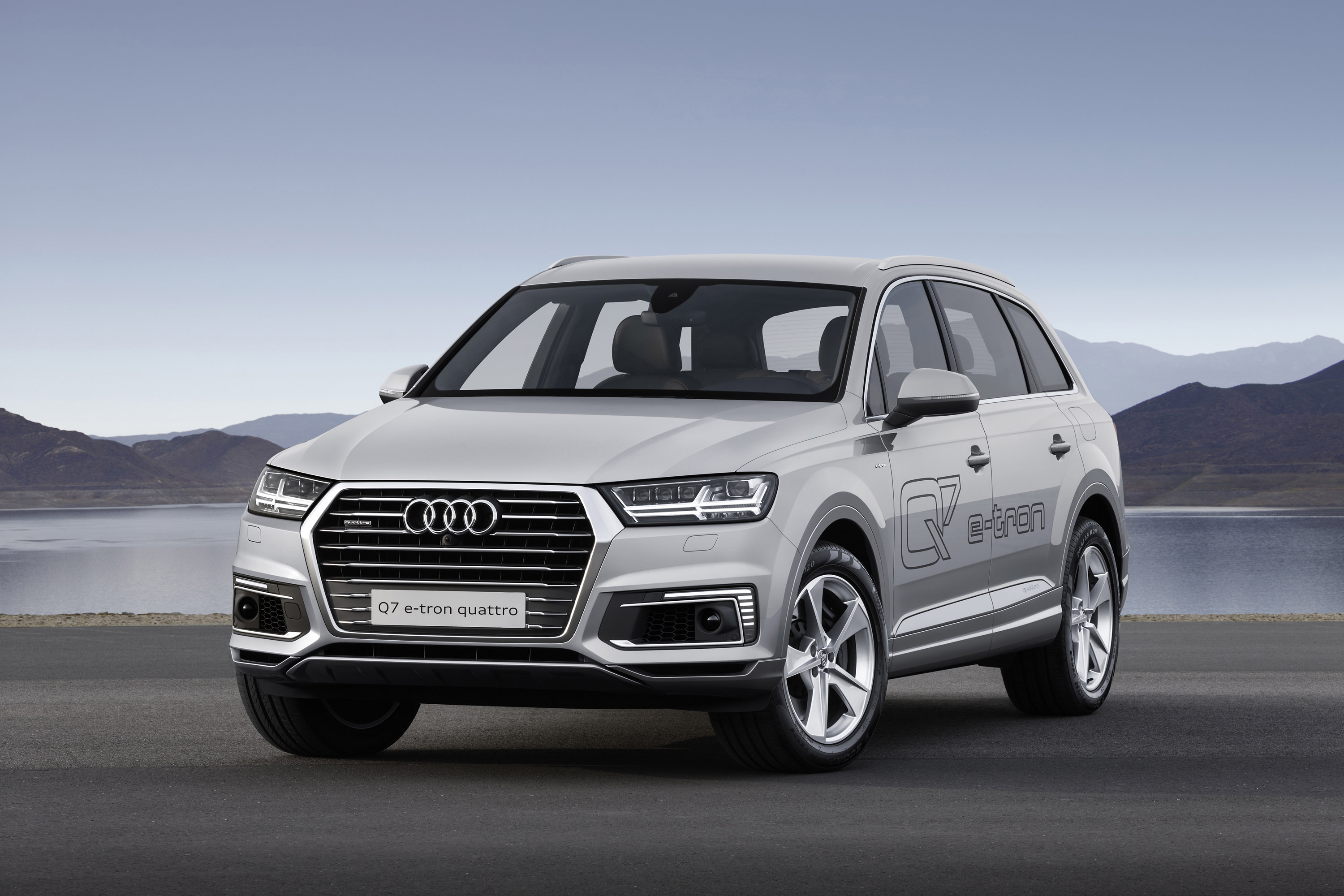 Audi Q7 e-tron 2.0 TFSI quattro photo #1