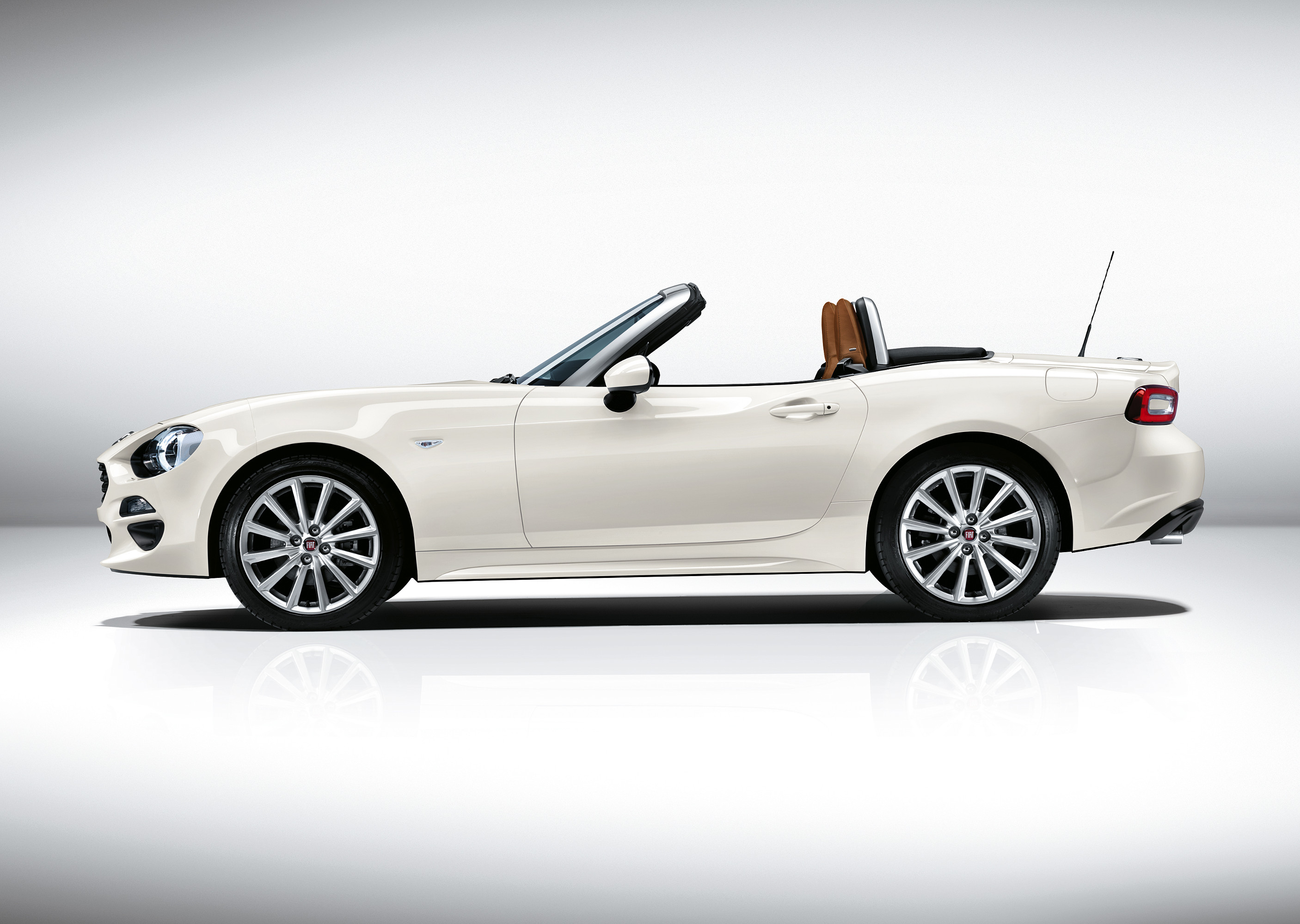 Fiat 124 Spider photo #2