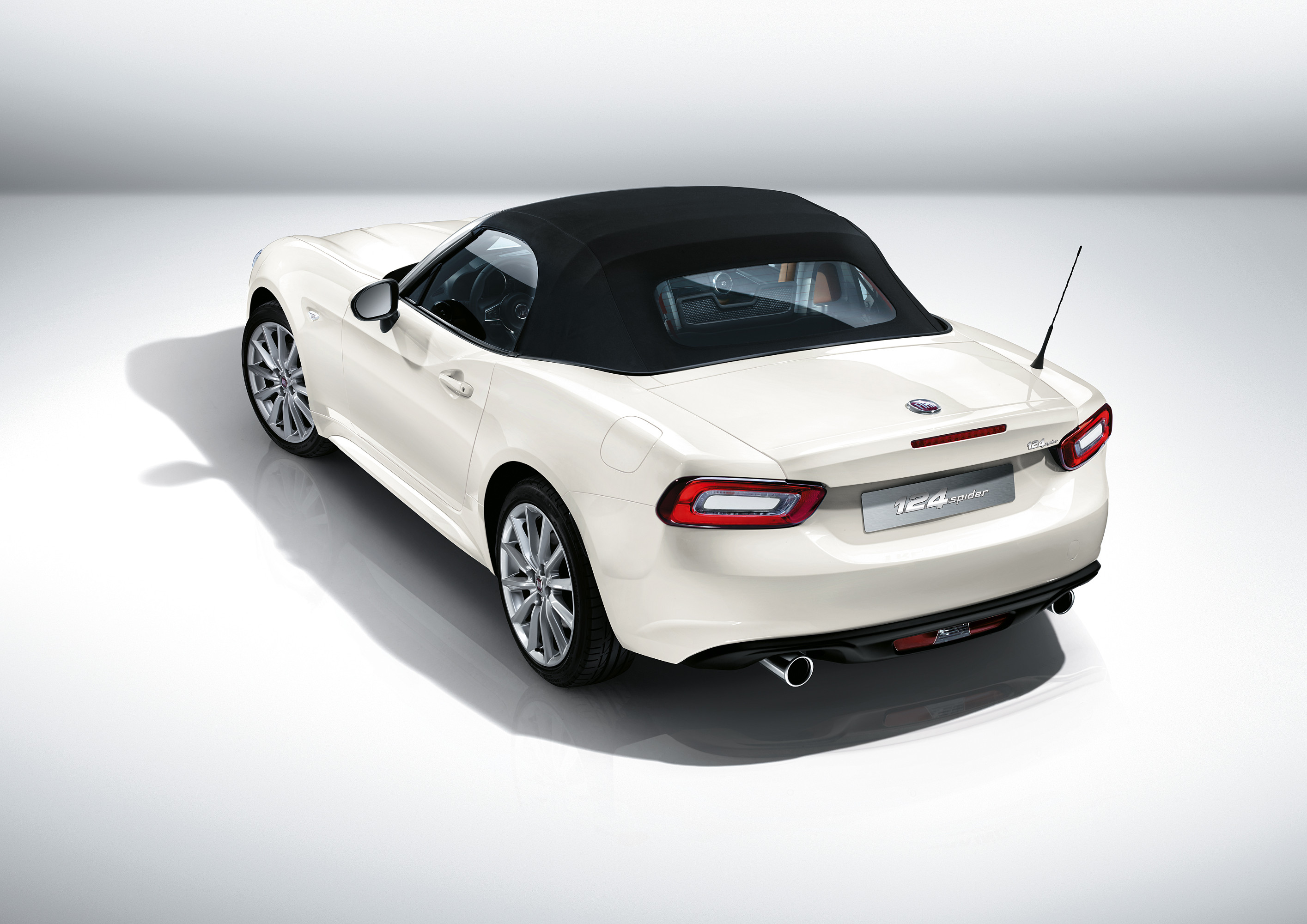 Fiat 124 Spider photo #4