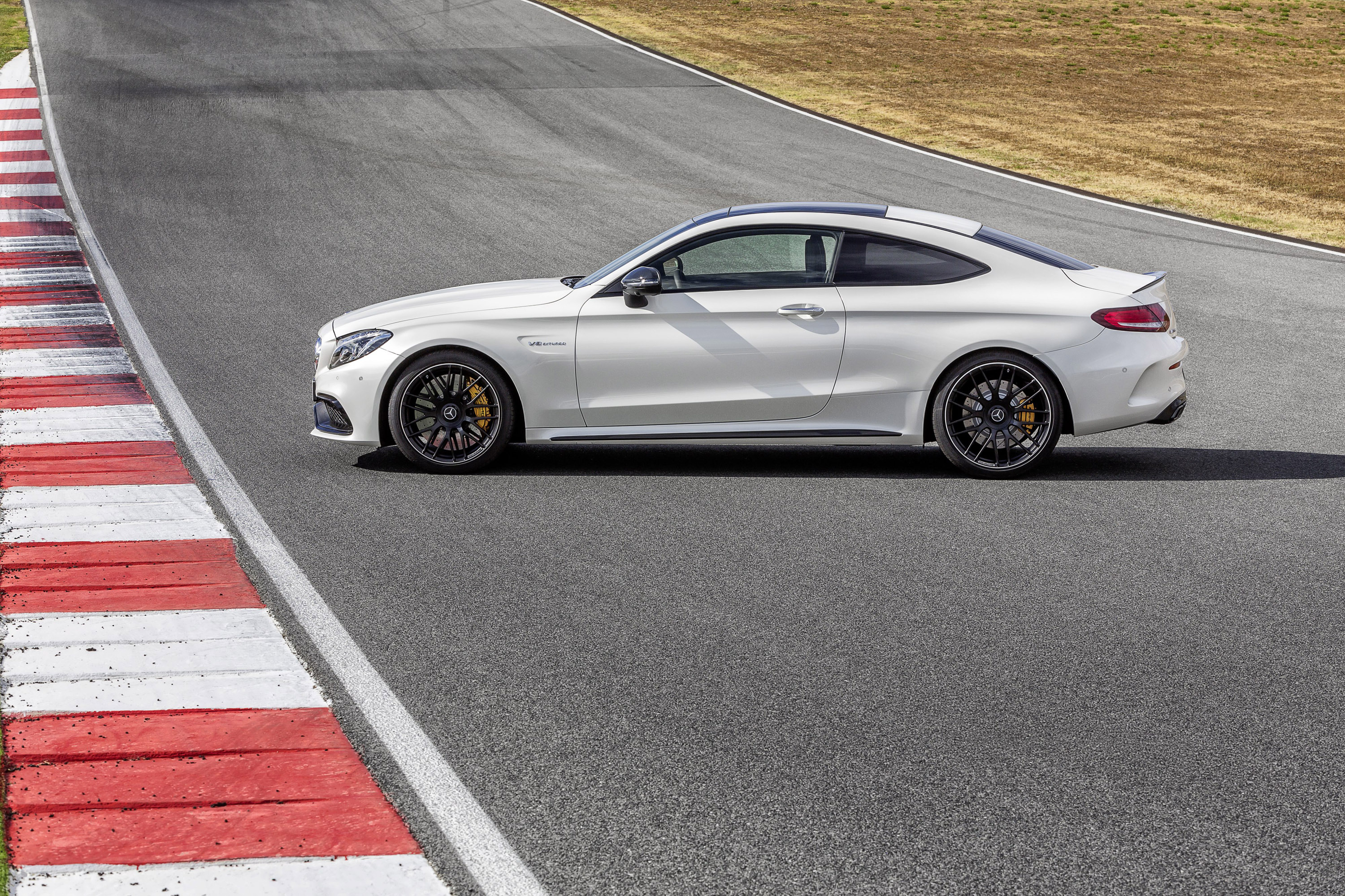 Mercedes-Benz C63 AMG Coupe photo #15