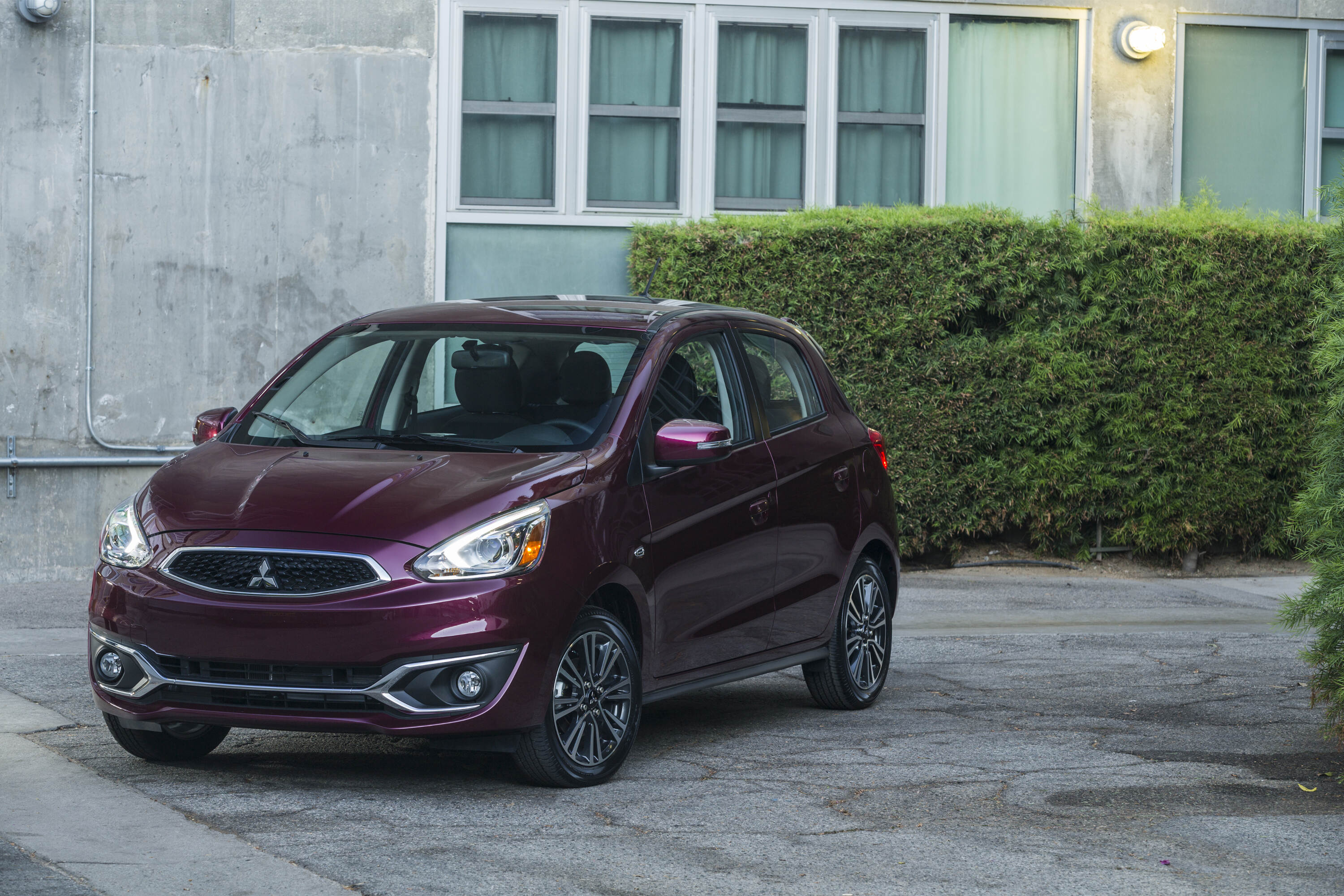 Mitsubishi Mirage GT photo #2