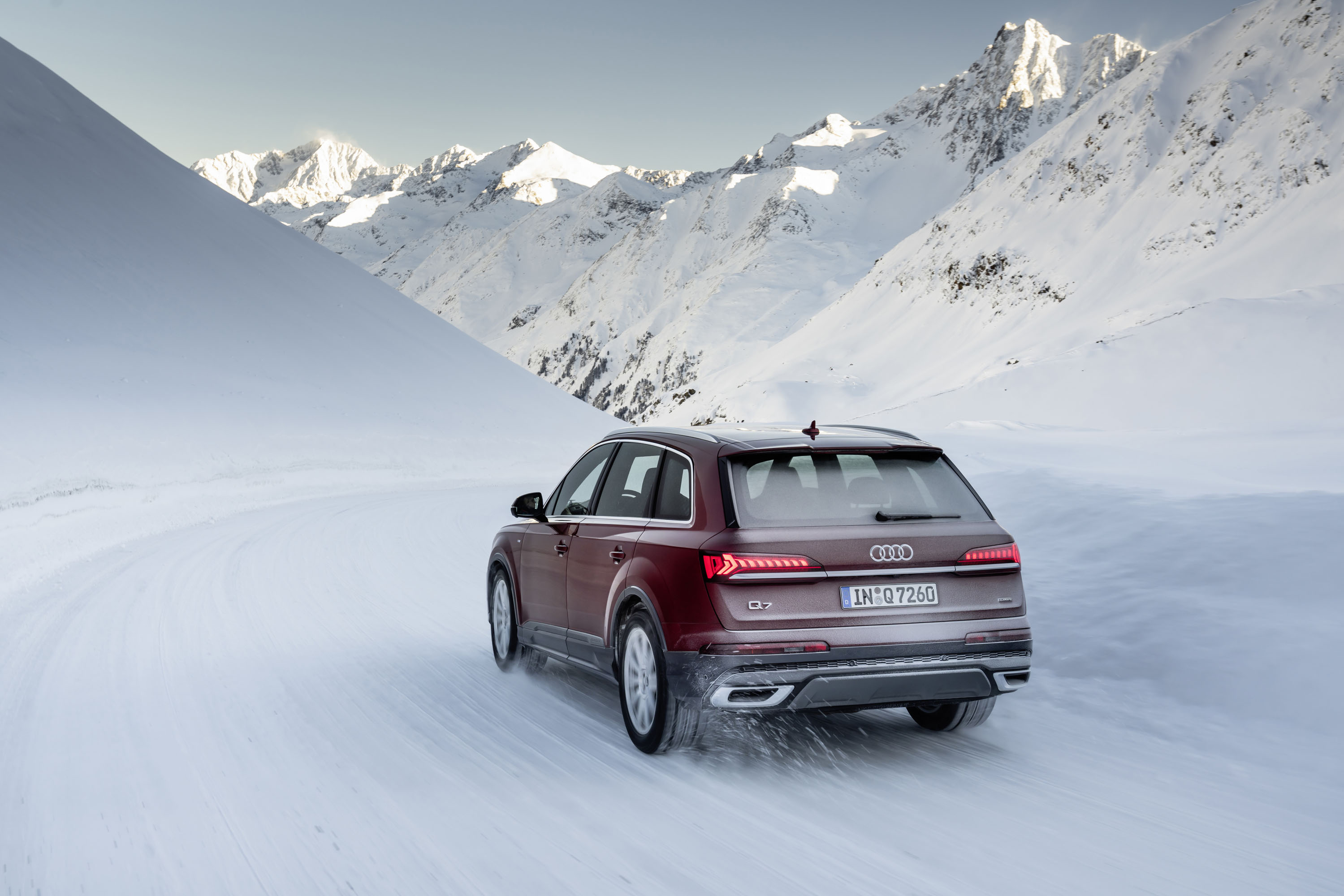Audi Q7 photo #8