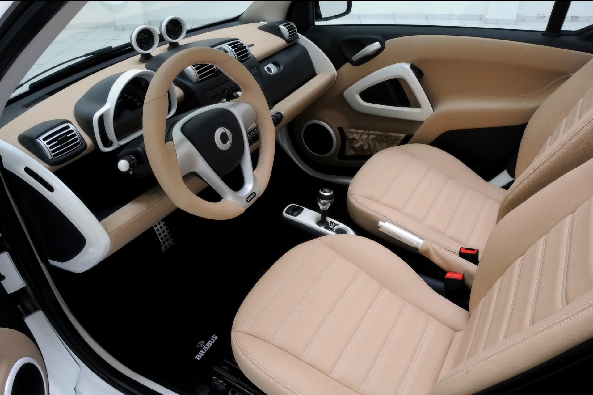 Smart Fortwo белый салон