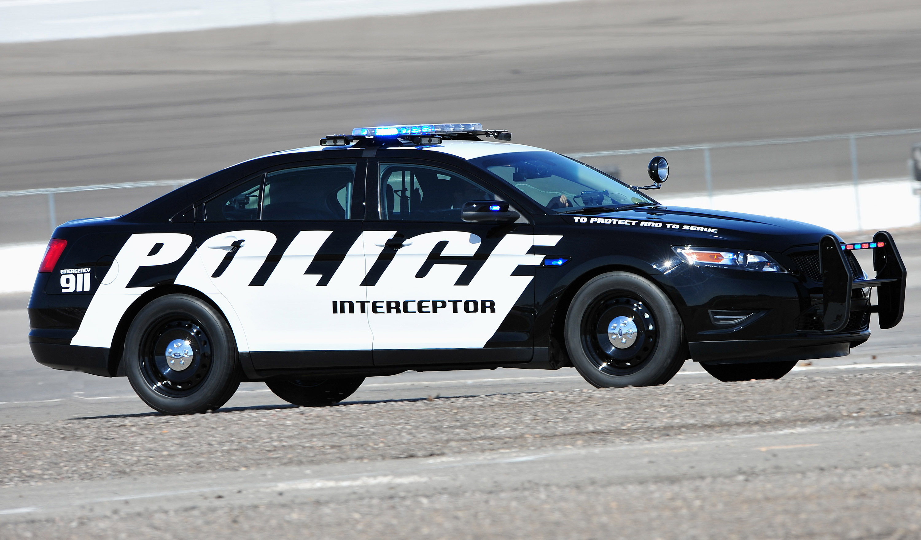 Марки полицейских машин. Ford Taurus Police Interceptor. Ford Police Interceptor. Ford Police Interceptor sedan 2010. Ford Taurus Police Interceptor 2019.