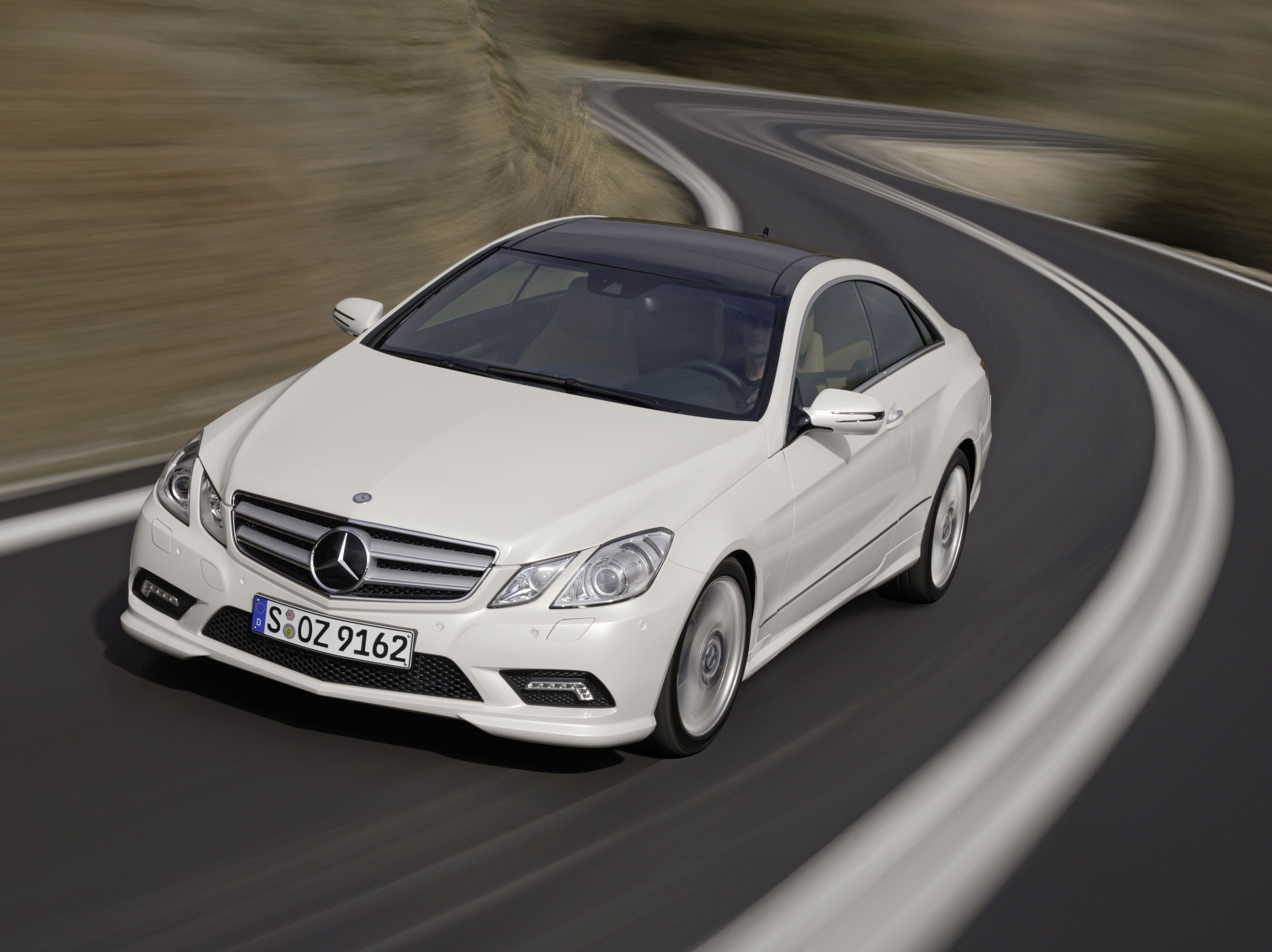 Е200 что это. Mercedes Benz e Coupe 2010. Mercedes Benz e class Coupe 2010. Мерседес Бенц е200 купе. Mercedes Benz e class Coupe 2011.