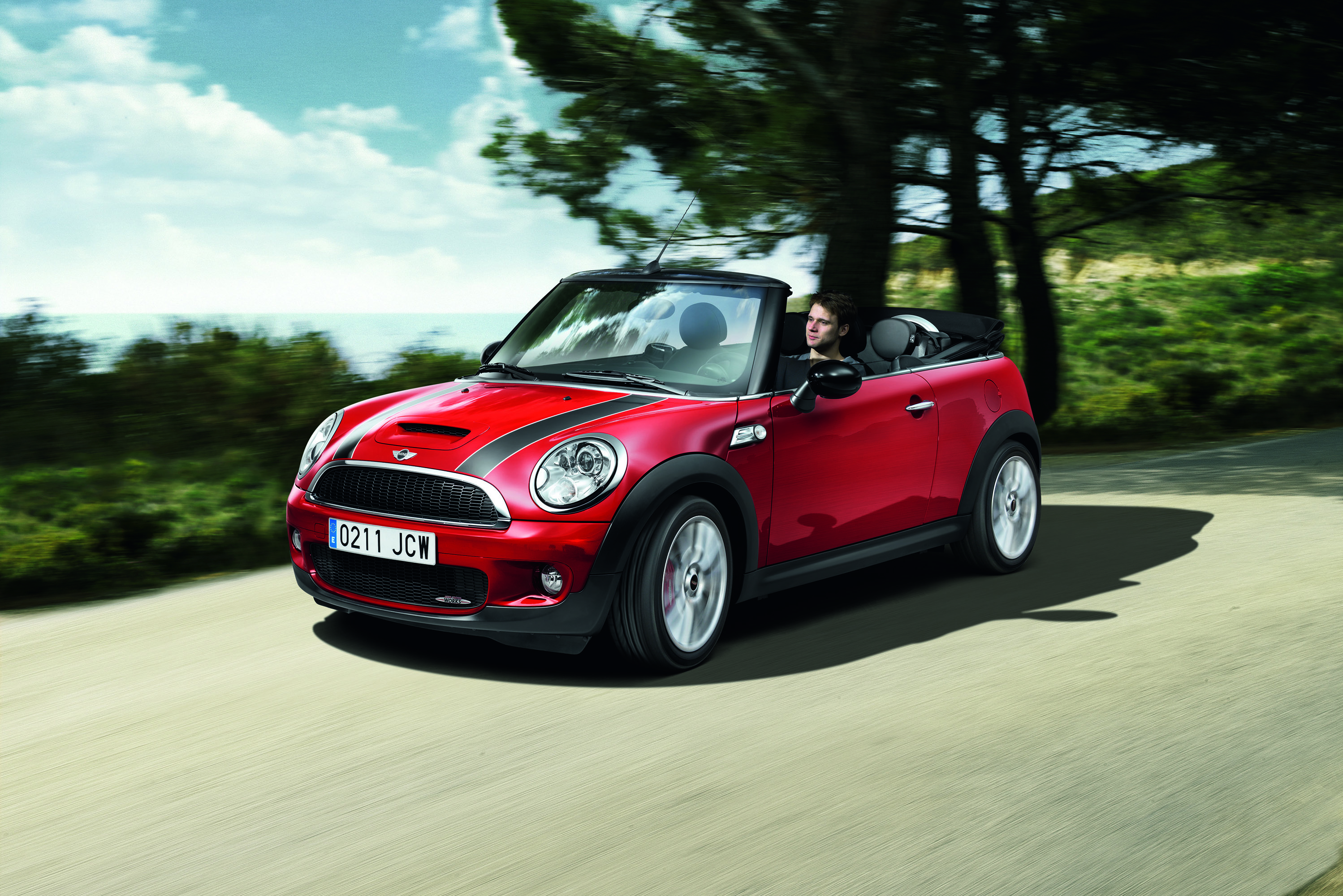 Мини работа. Мини Купер смарт. Mini Cooper Convertible 30. Aston Martin Mini Cooper кабриолет. Mini r57.