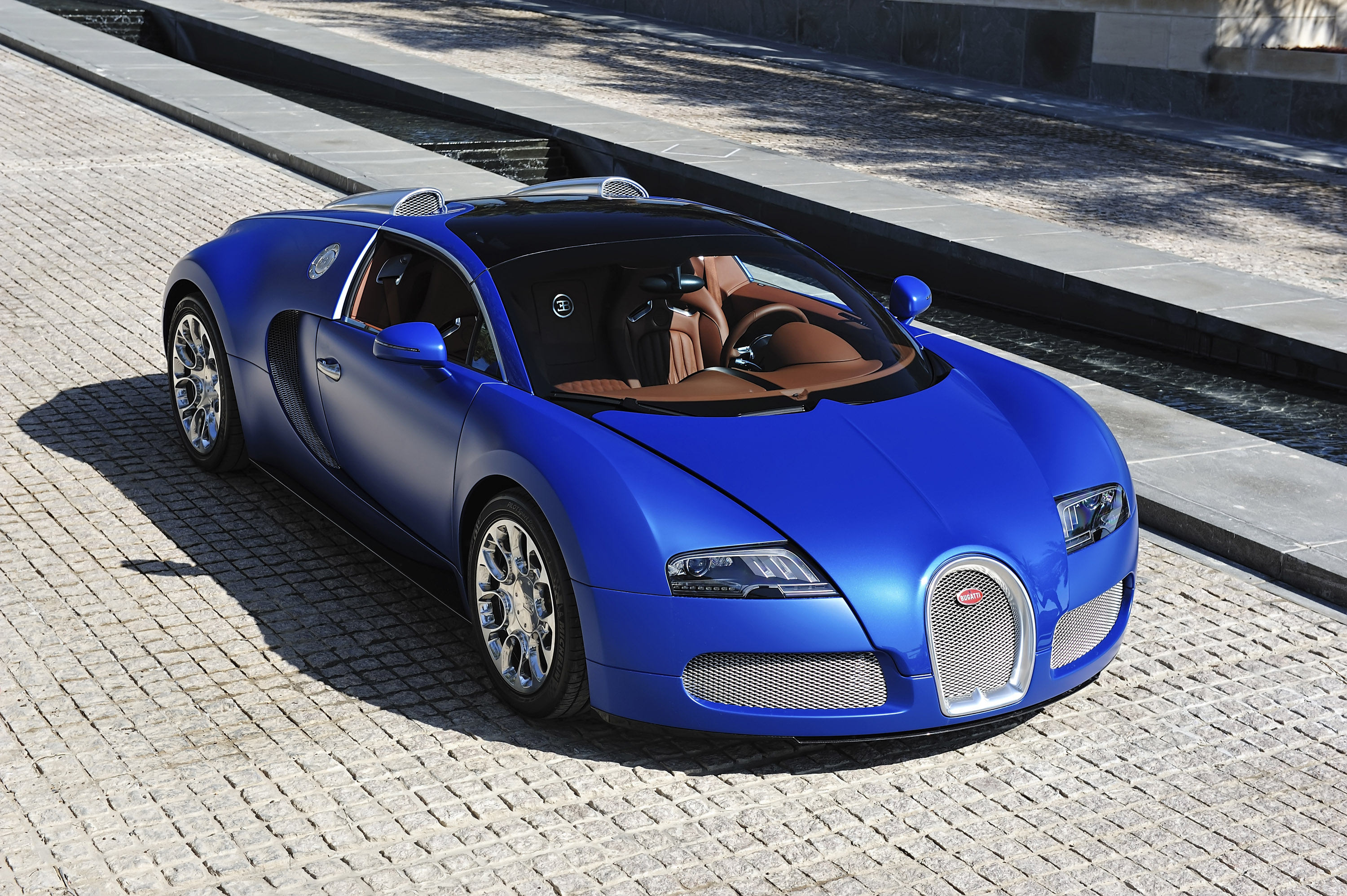 Покажи машину авто. Bugatti Veyron 16.4. Bugatti Veyron 16.4 Grand Sport. Bugatti Veyron Grand Sport 2010. Bugatti Veyron 16.4 Grand Sport Vitesse.