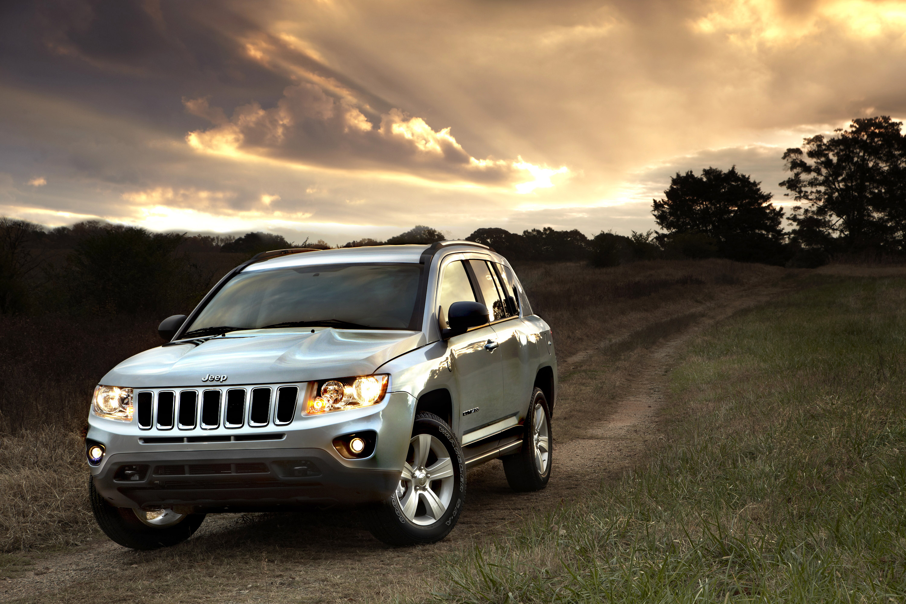 Джип компас 2013. Jeep Compass 2011. Jeep Compass 2012. Jeep Jeep Compass. Jeep Compass 2013.