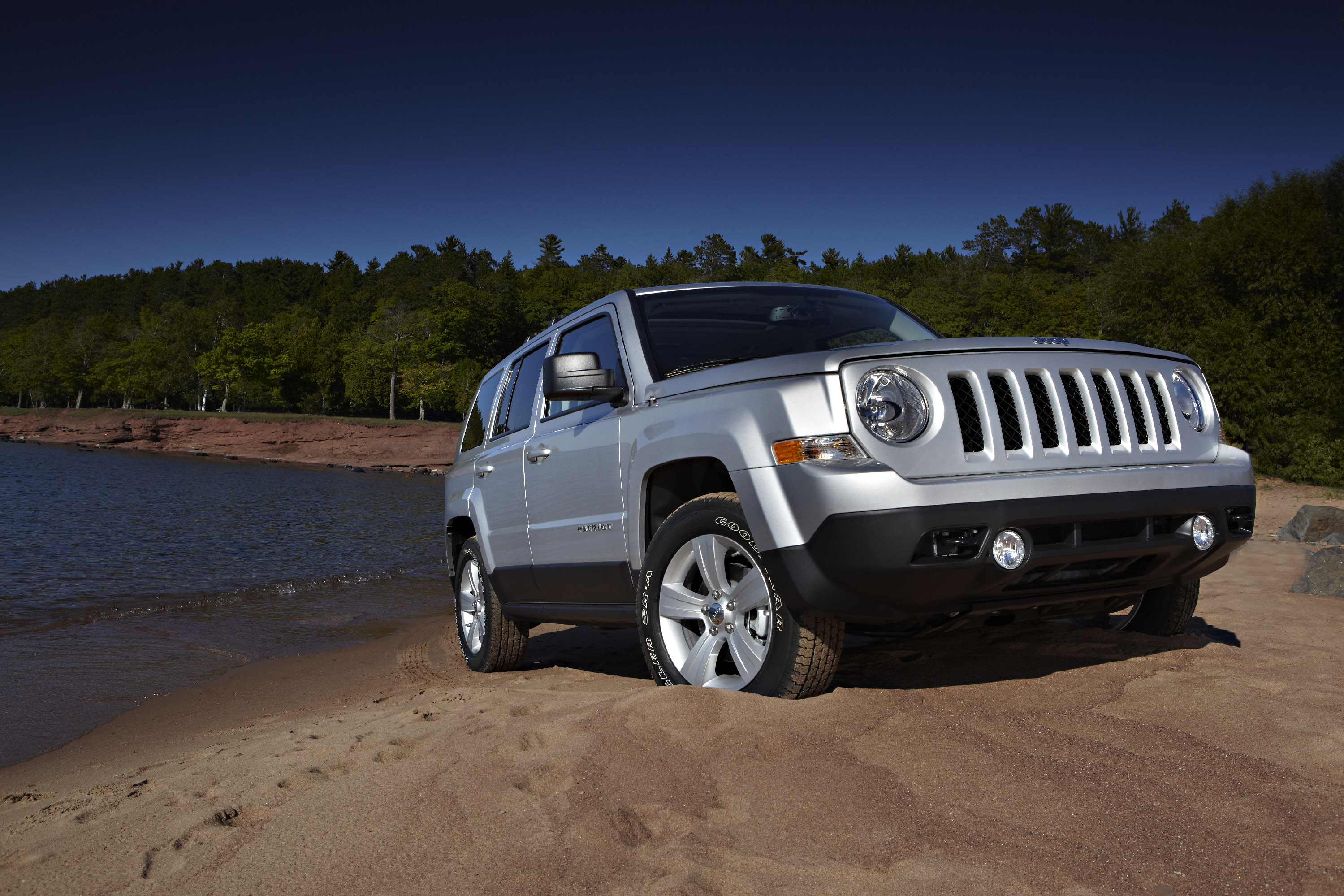 Какие машины джипы. Jeep Patriot 2011. Джип Либерти 2011. Jeep Patriot 4x4 2014. Jeep Liberty Patriot.