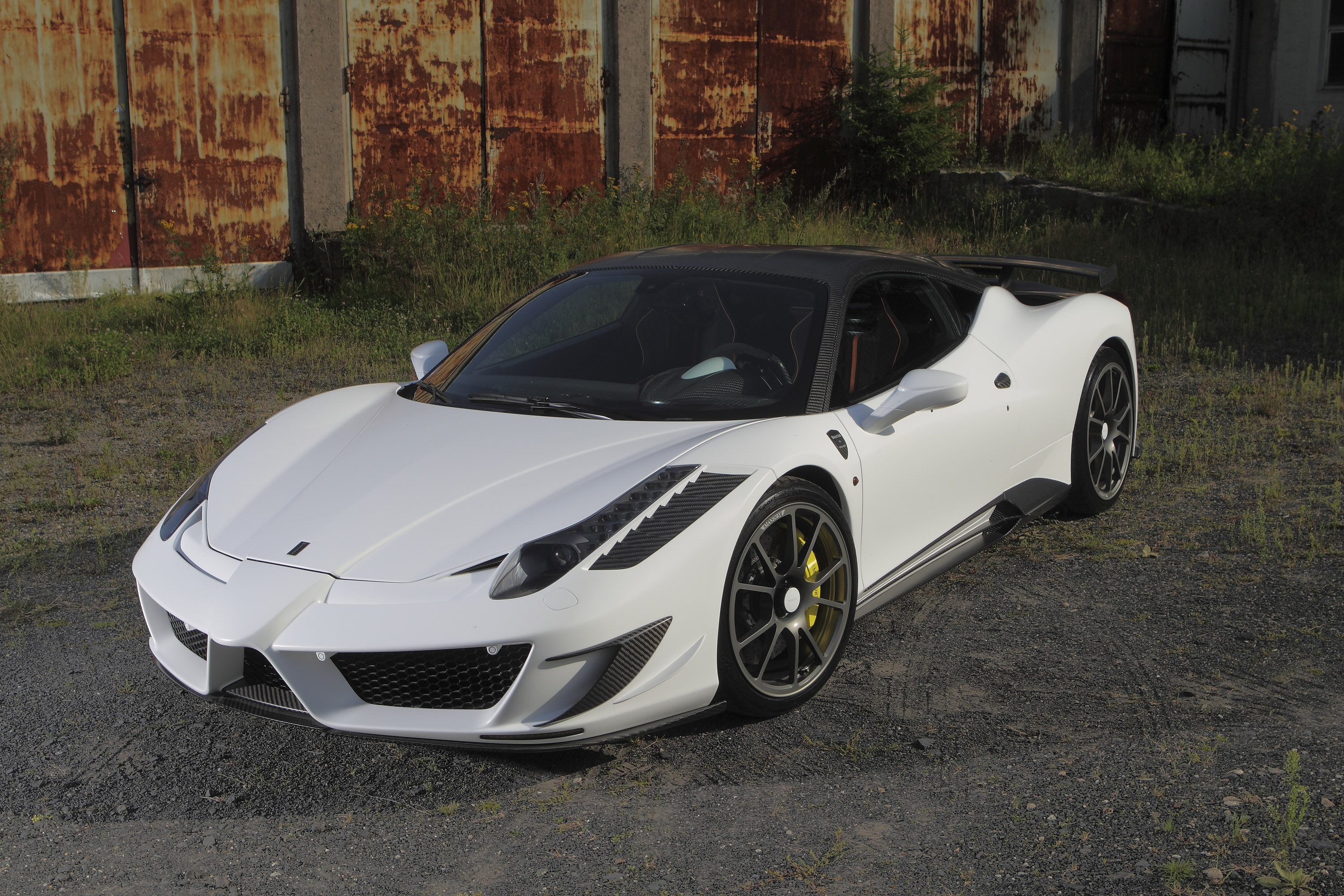 Белый цвет машины фото. Ferrari 458. Феррари 458 белая. Ferrari 458 Italia белая. Ferrari 458 Italia Mansory.