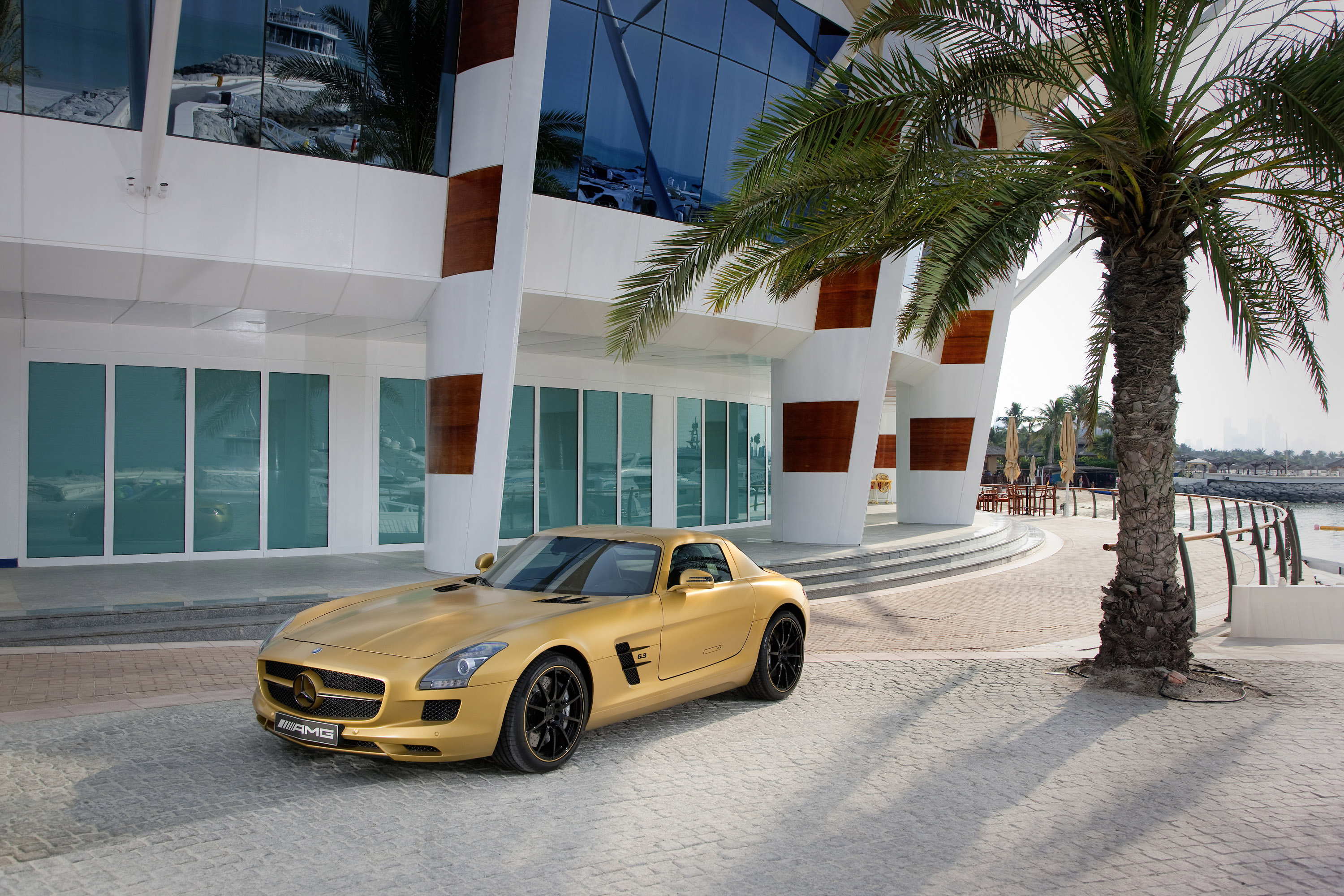 Дубайские машины. Mercedes AMG SLS Desert Gold. Mercedes SLS AMG 2009. 2010 Mercedes Benz SLS AMG Desert. Дубай Mercedes Benz Дубай Mercedes Benz.
