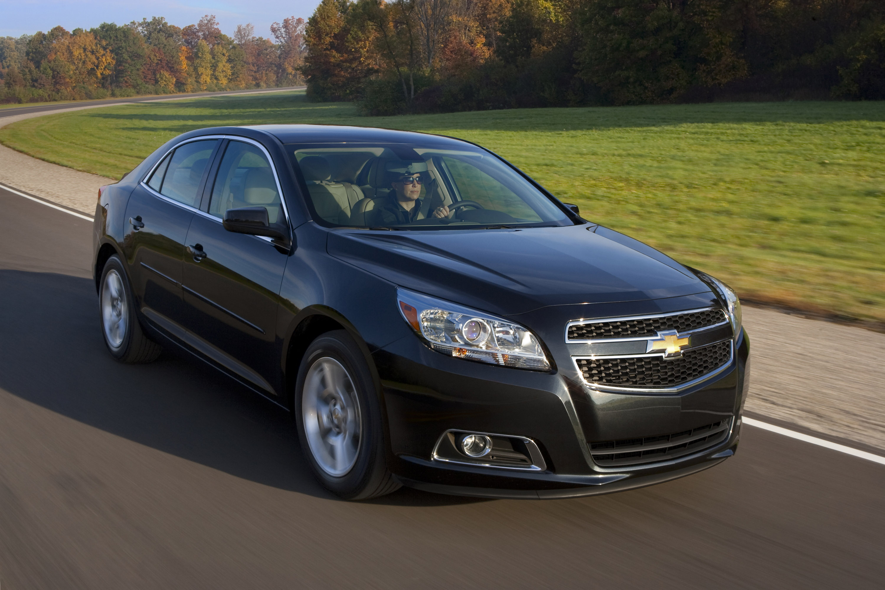 Ала автомобиля. Машина Chevrolet Malibu. Chevrolet седан Малибу. Седан Шевроле Малибу 9. Chevrolet Malibu 2011.