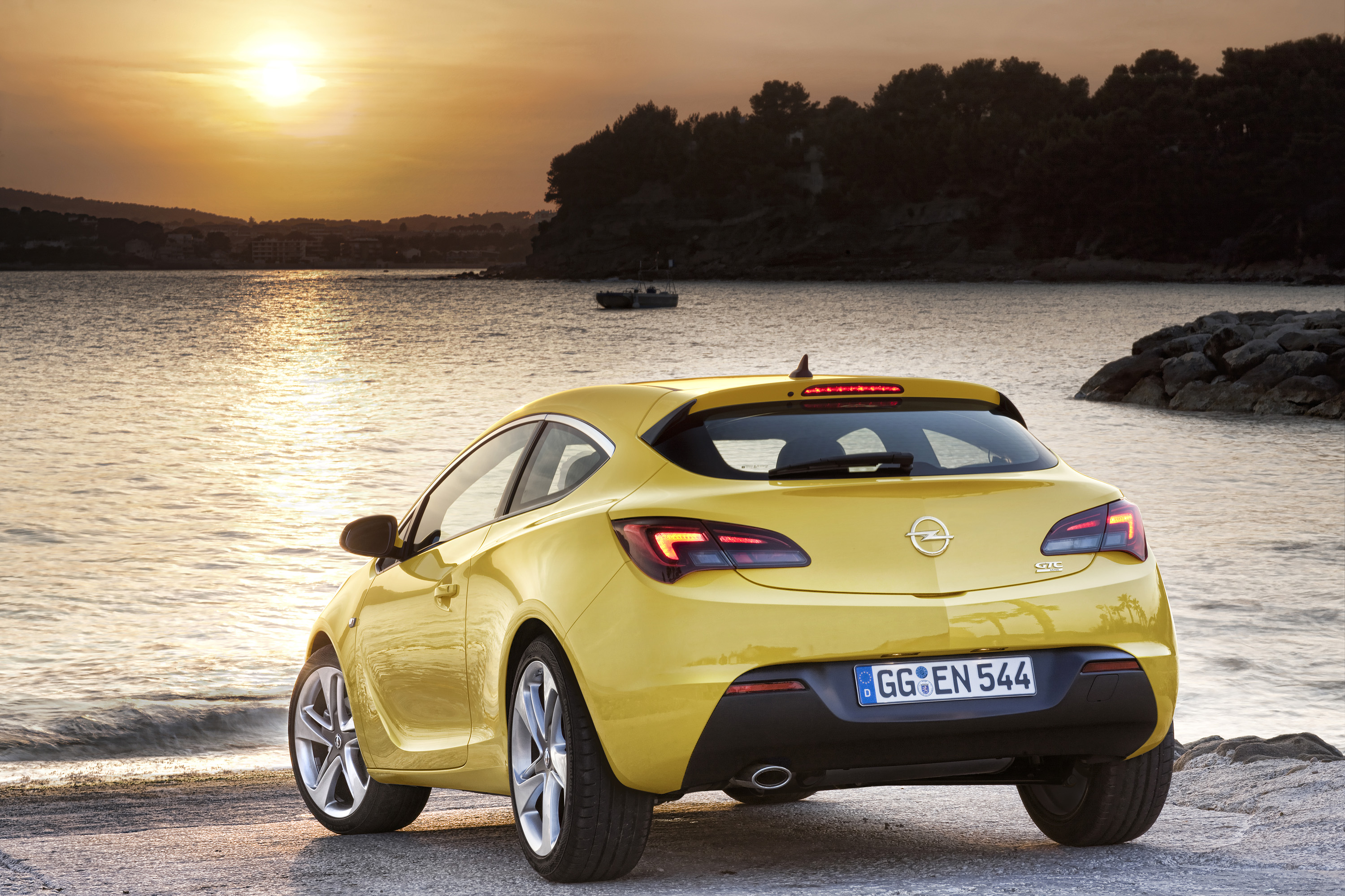 Опель джитиси. Opel Astra GTC.
