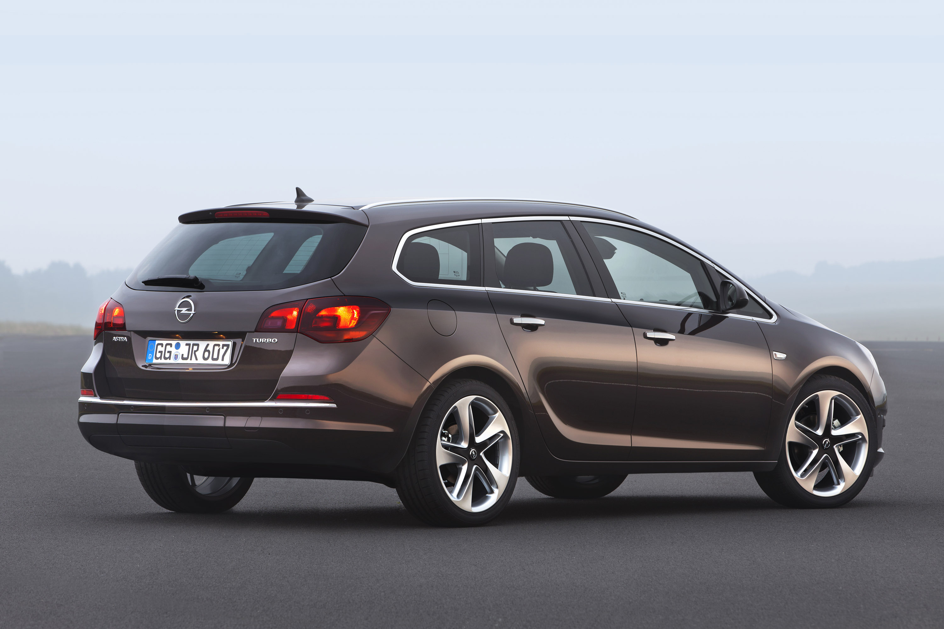 Джи караван. Opel Astra универсал 2014. Opel Astra j универсал. Опель Astra Sports Tourer 2012.