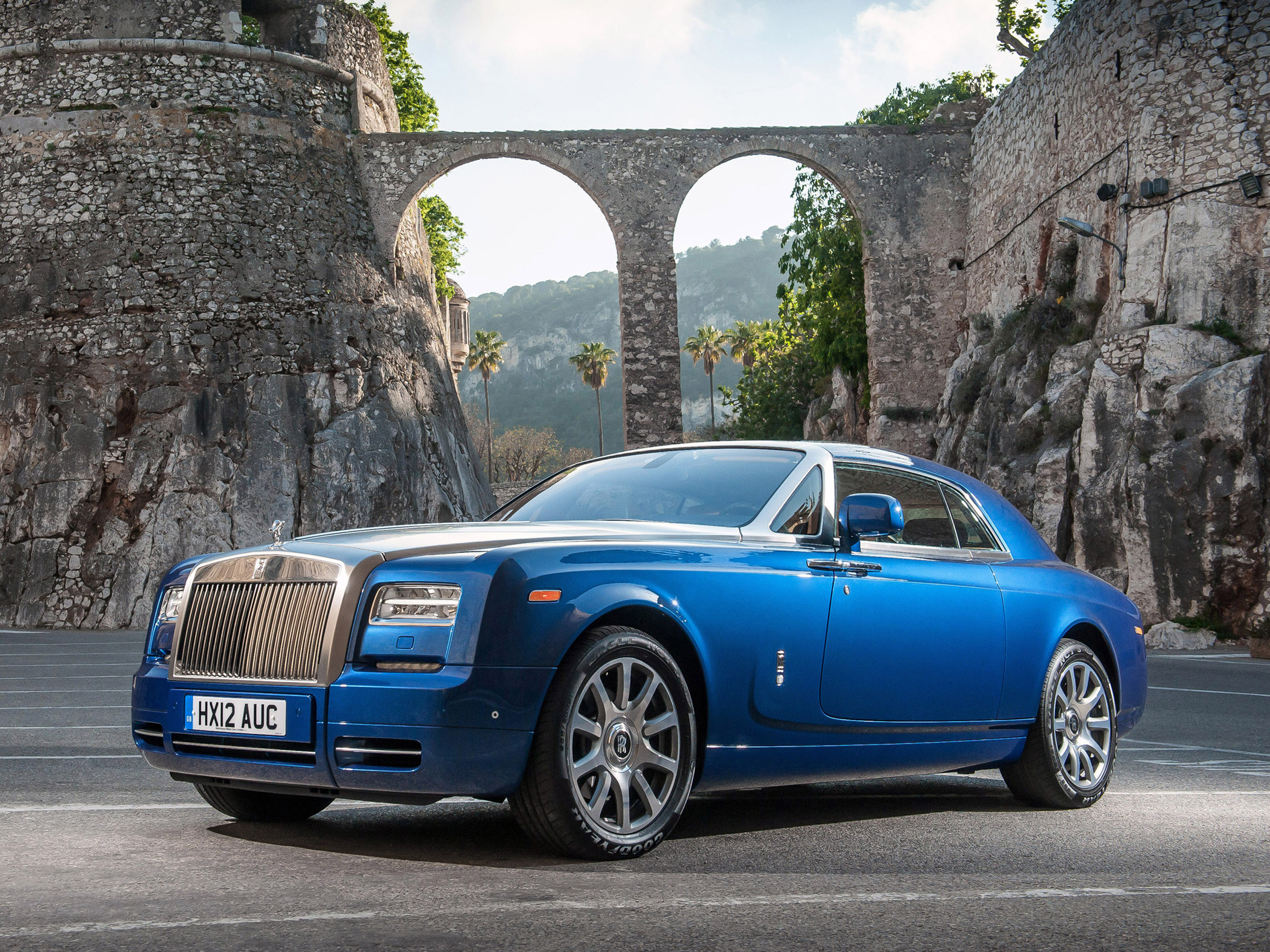 Крутой rolls royce. Машина Rolls Royce Phantom. Роллс Ройс купе. Rolls Royce Phantom Coupe 2012. Rolls Royce Phantom купе.