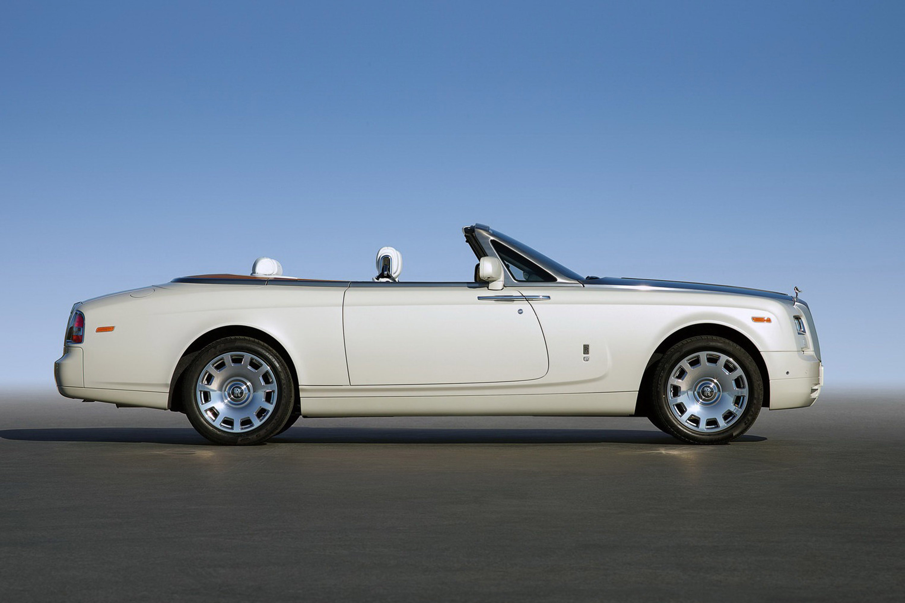 Rolls Royce Phantom Coupe. Rolls Royce Phantom купе. Роллс Ройс Дропхед купе кабриолет