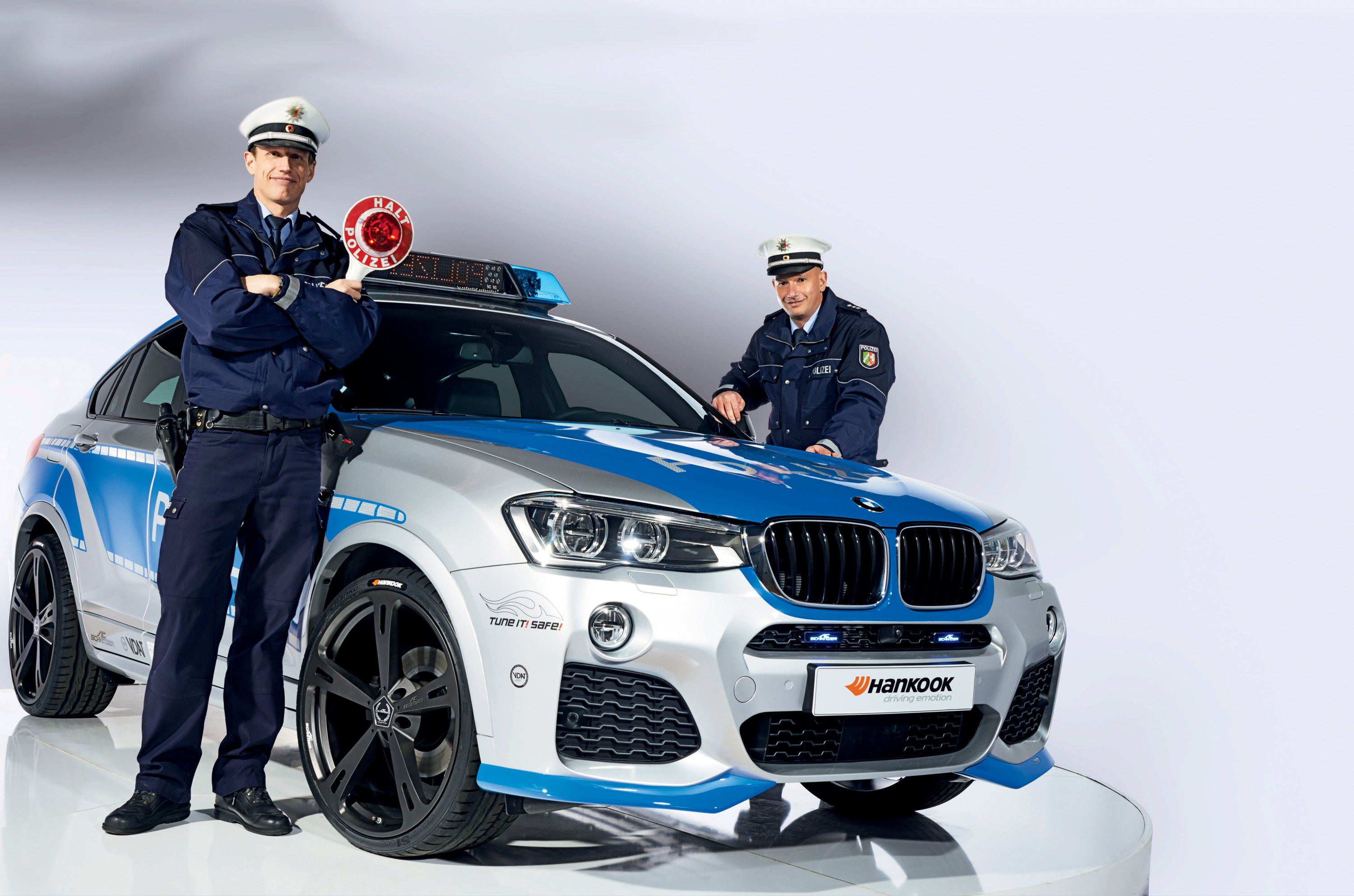 Автопарк полиции. BMW x6 Полицейская Германия. Полицейский джип BMW x6. БМВ Икс 7 полиция.
