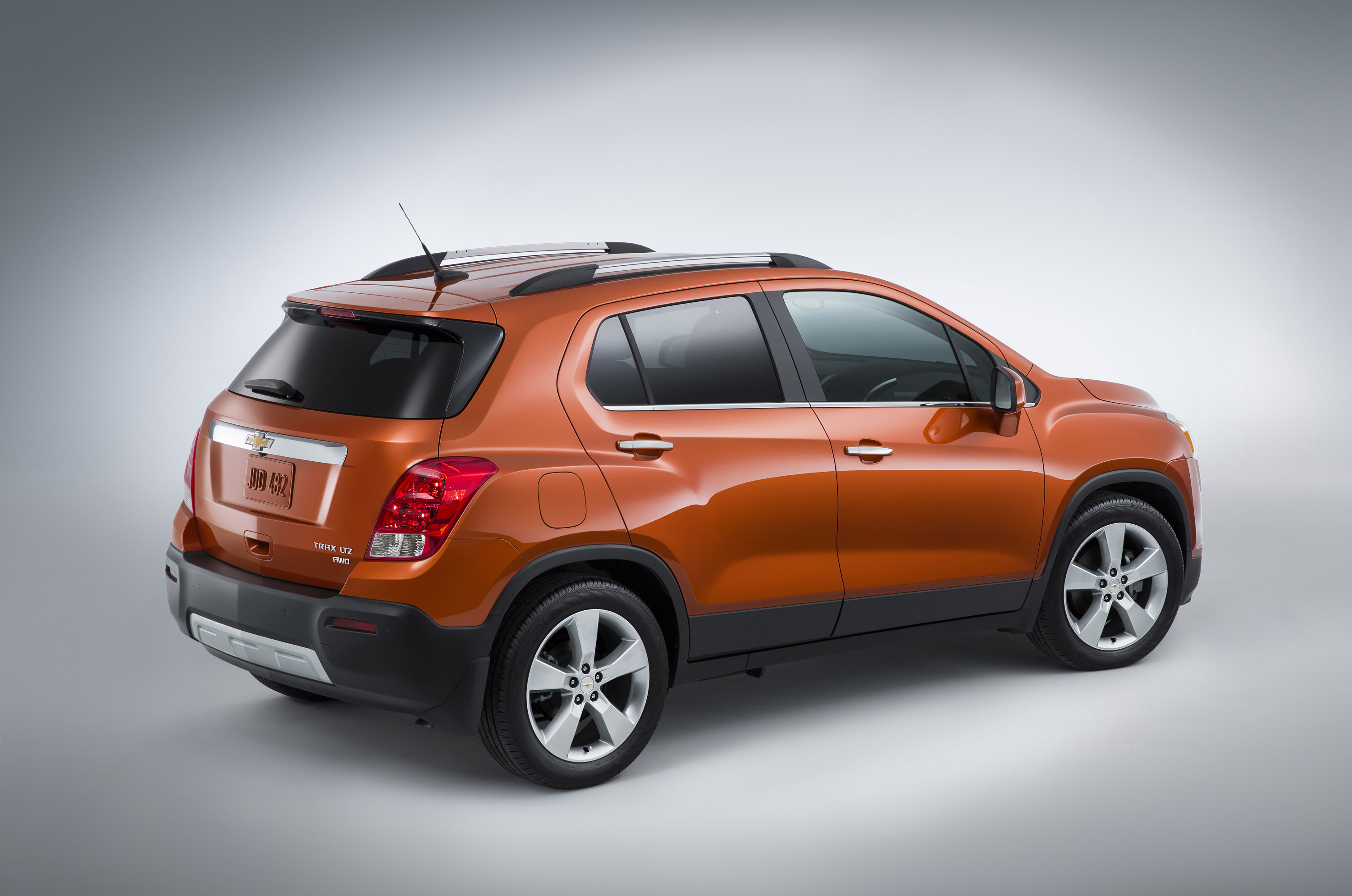 Мягкий кроссовер. Chevrolet Trax/Tracker. Шевроле трекер 2015. Chevrolet Trax 2016. Chevrolet Trax 2015.