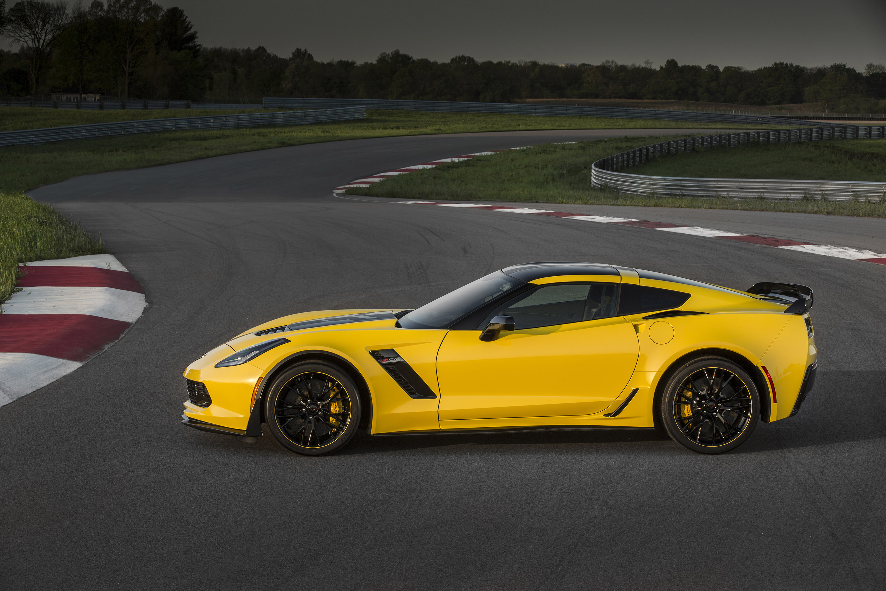 Примеры на сравнение дм мм м. Цифра 7. Chevrolet corvette с7. 1т8ц-6ц. Chevrolet corvette z06 2022.