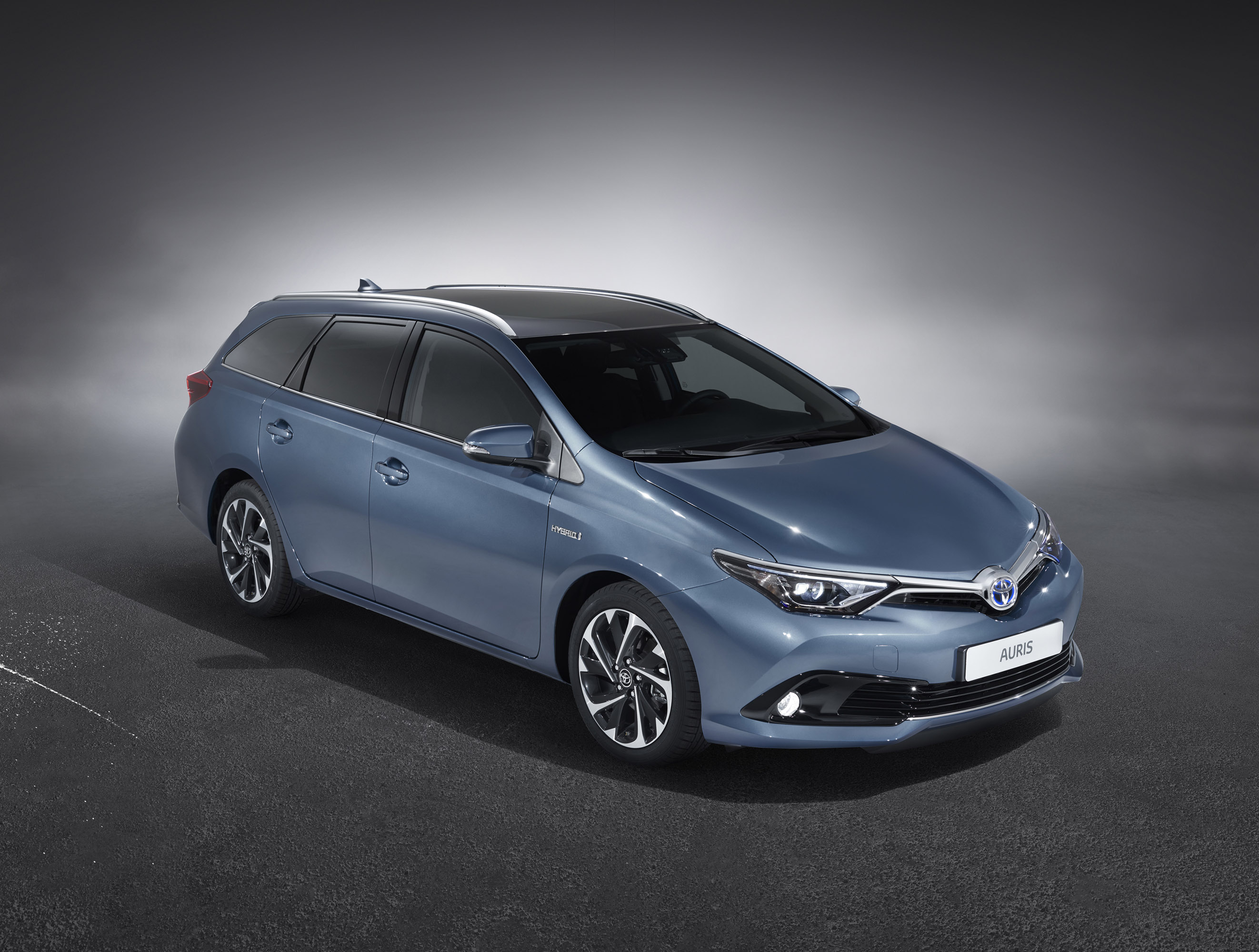 Тойота аурис гибрид. Toyota Auris Touring 2016. Тойота аурис универсал 2018. Toyota Auris 2016 Hybrid. Toyota Auris Touring Sports Hybrid.