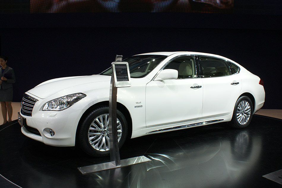 2012 Infiniti M LWB Side