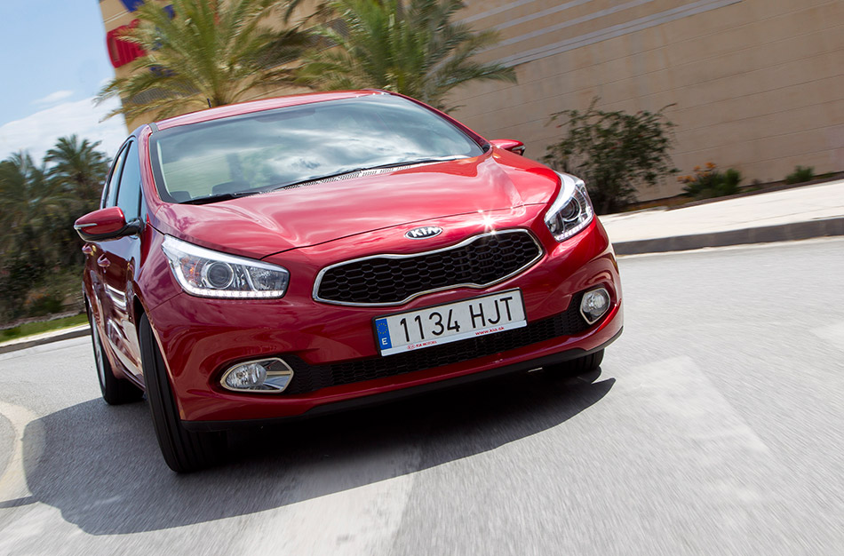 2012 Kia Cee'd Front Angle