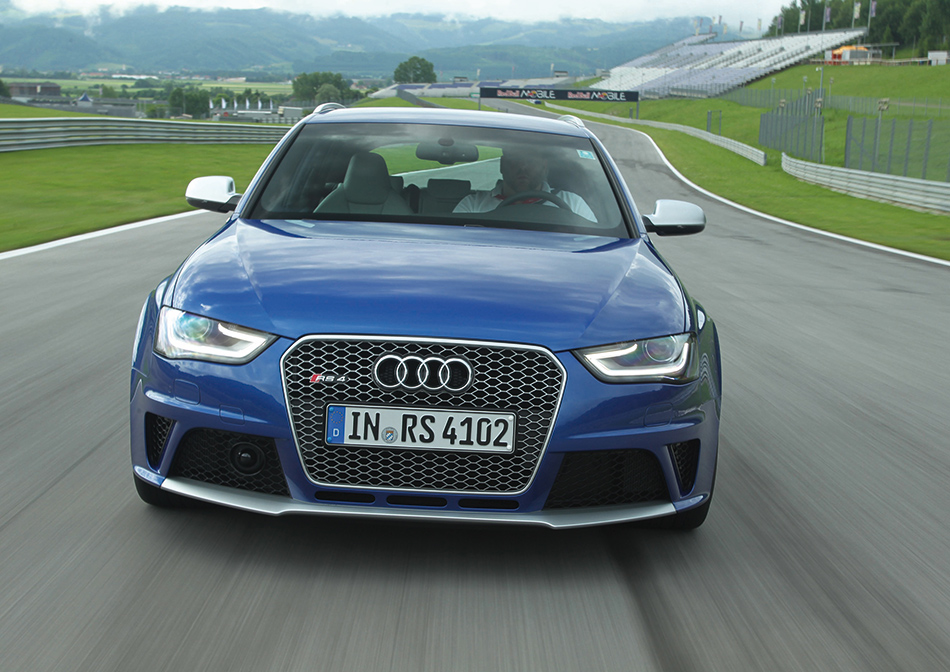 2013 Audi RS4 Avant Front