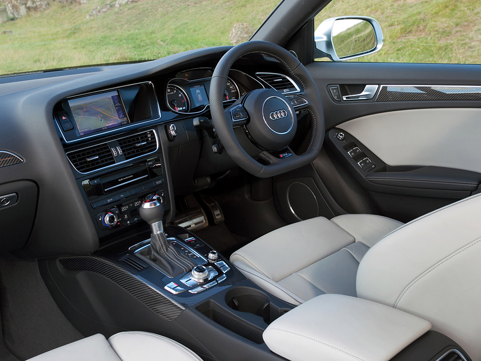 2013 Audi RS4 Avant Interior