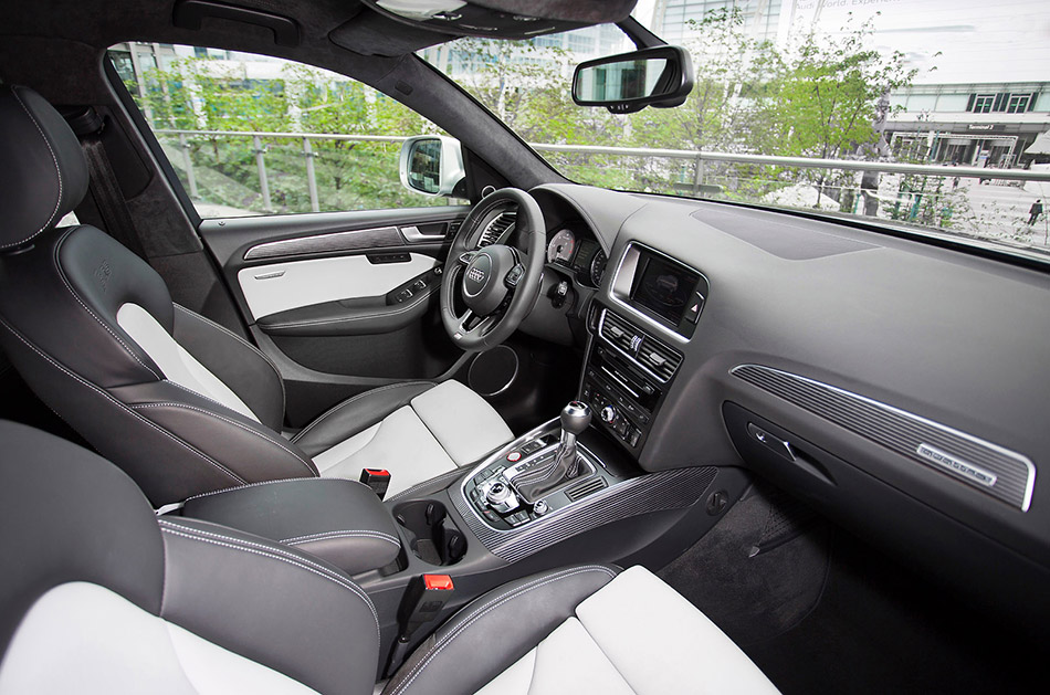 2013 Audi SQ5 TDI Interior