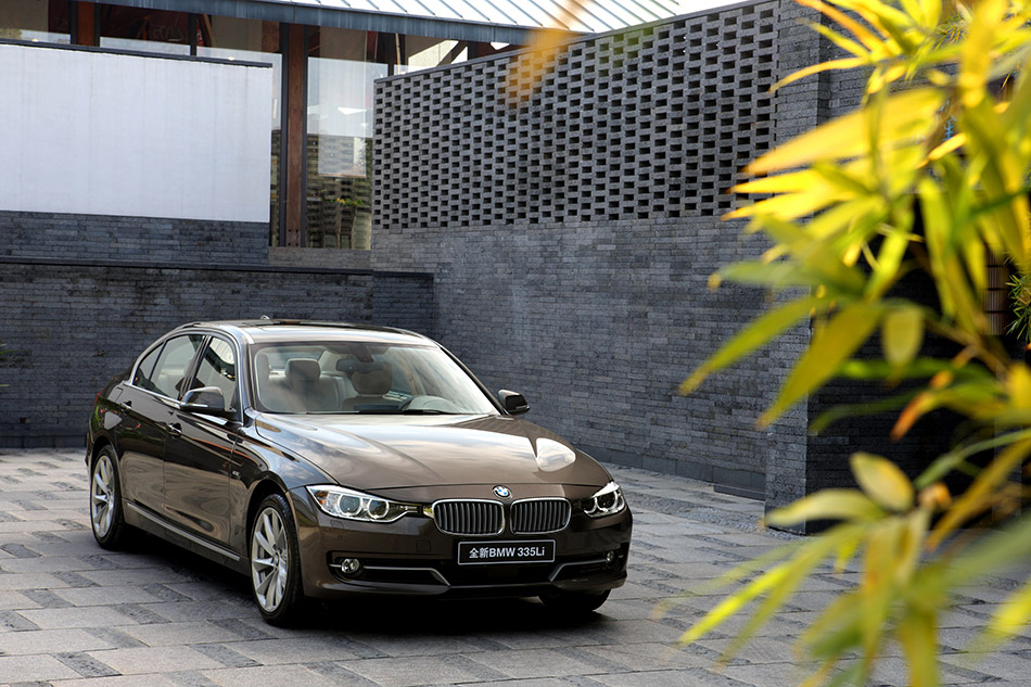 2013 BMW 3 Series Li Front Angle