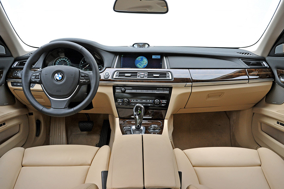 2013 BMW 7-Series Interior