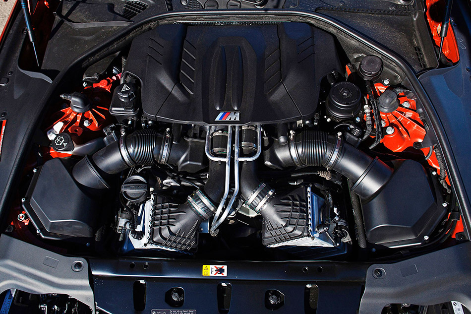 2013 BMW M6 Coupe Engine