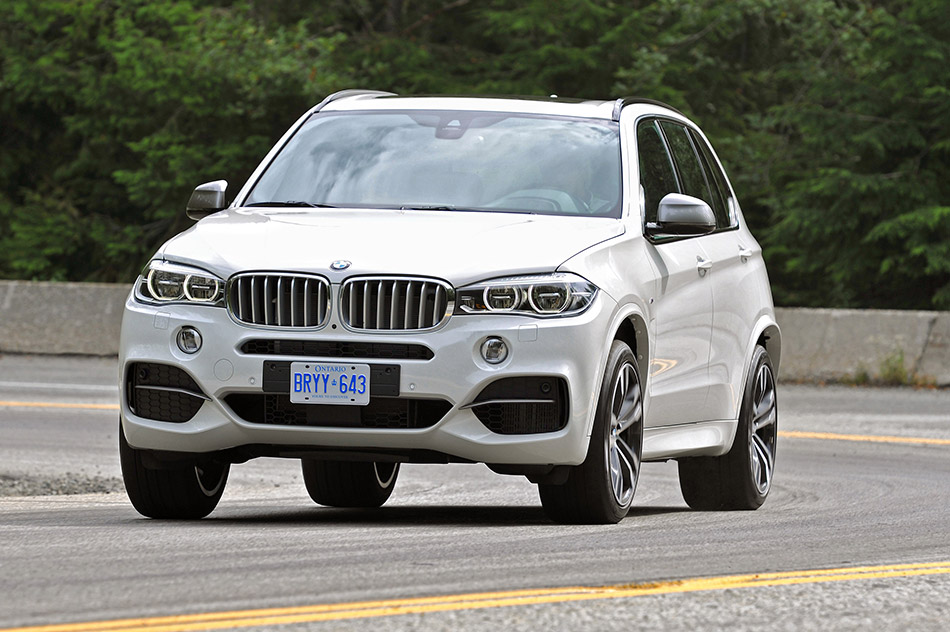 2013 BMW X5 M50d Front Angle