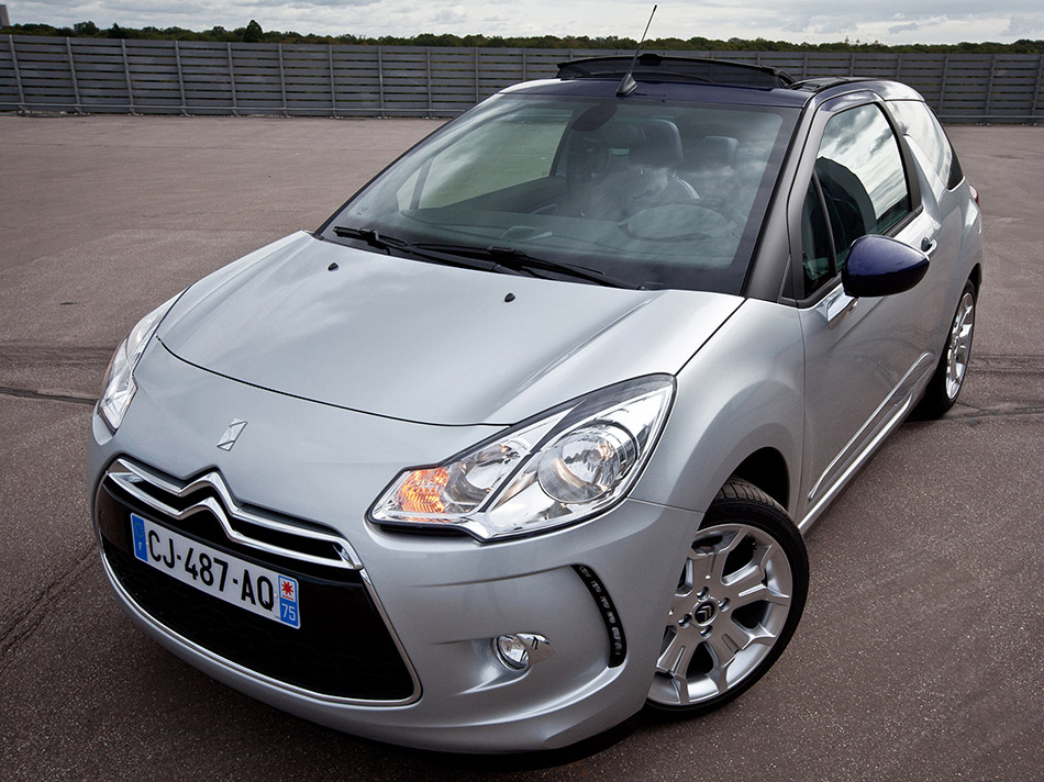 2013 Citroen DS3 Cabrio Front Angle