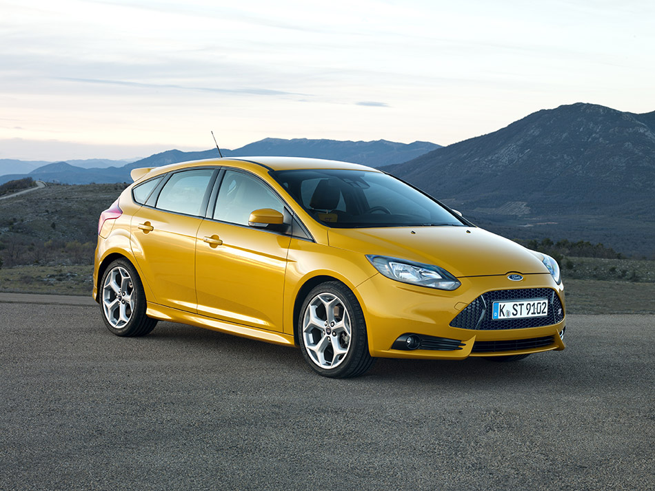 2013 Ford Focus ST Front Angle