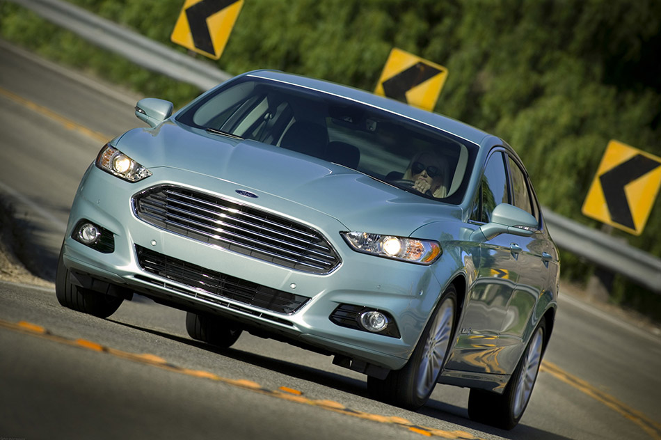 2013 Ford Mondeo/Fusion Front Angle