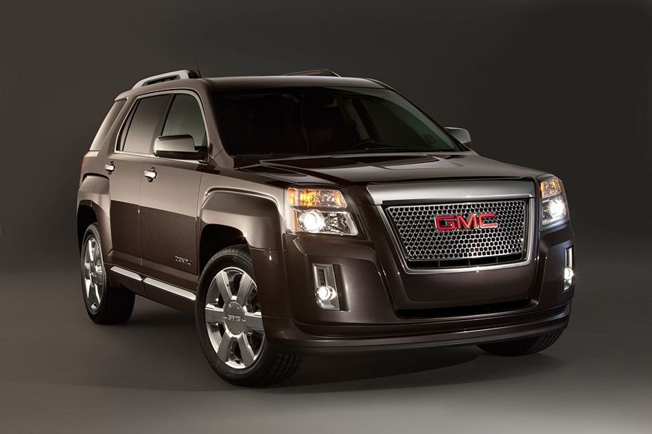2013 GMC Terrain Denali Front Angle