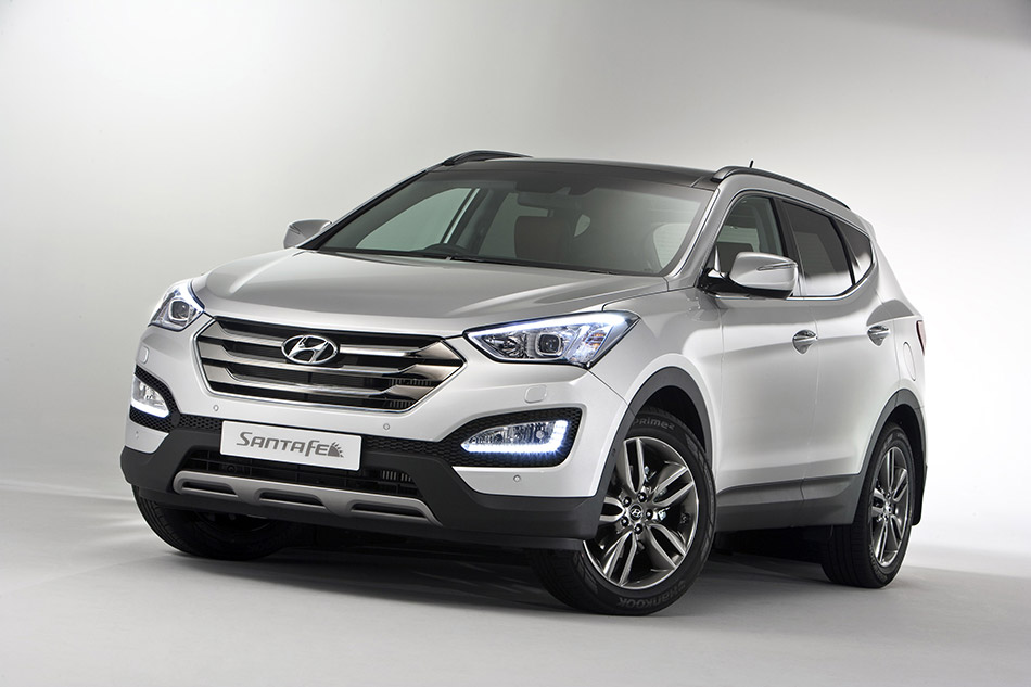 2013 Hyundai Santa Fe Front Angle