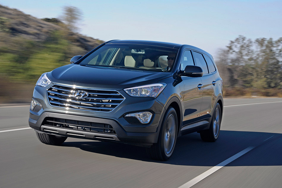 2013 Hyundai Santa Fe LWB Front Angle