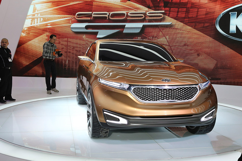 2013 Kia Cross GT Concept Front Angle