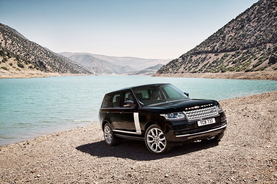 2013 Land Rover Range Rover Front Angle