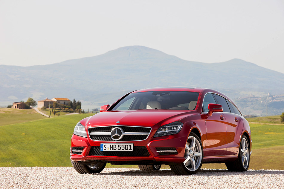 2013 Mercedes-Benz CLS Shooting Brake Front Angle