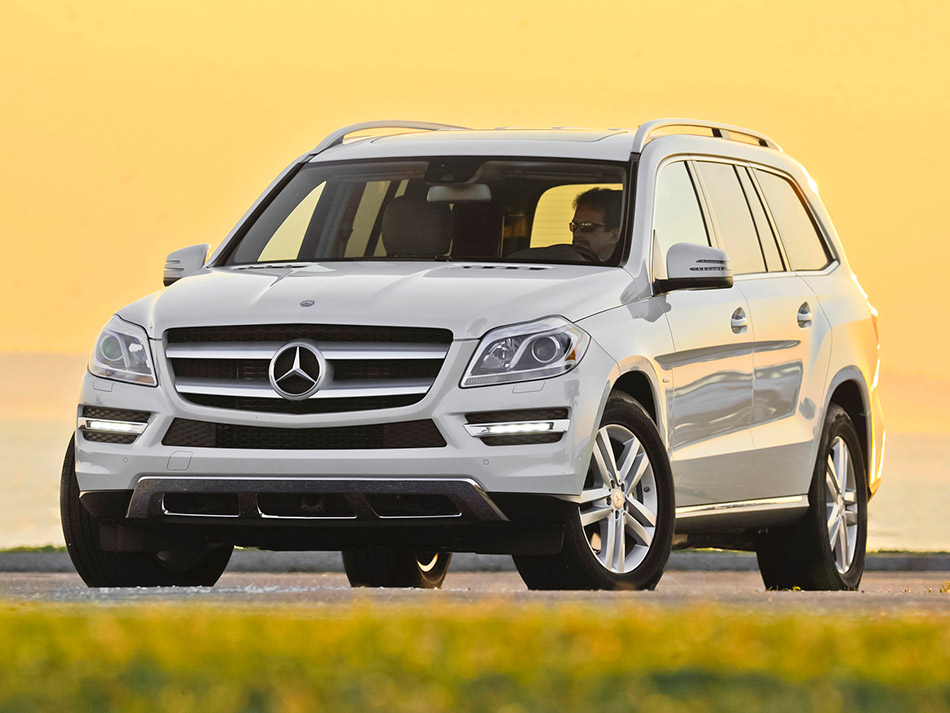 2013 Mercedes-Benz GL-Klasse Front Angle