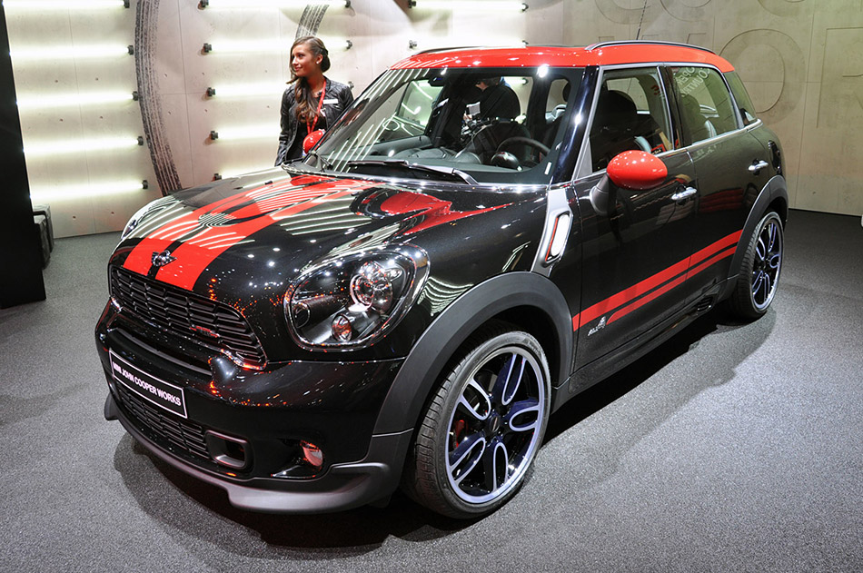 2013 Mini Countryman John Coope Works Front Angle