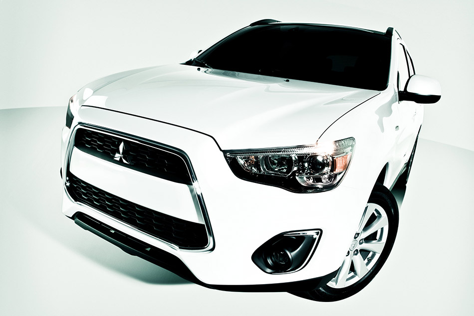 2013 Mitsubishi Outlander Sport Front Angle