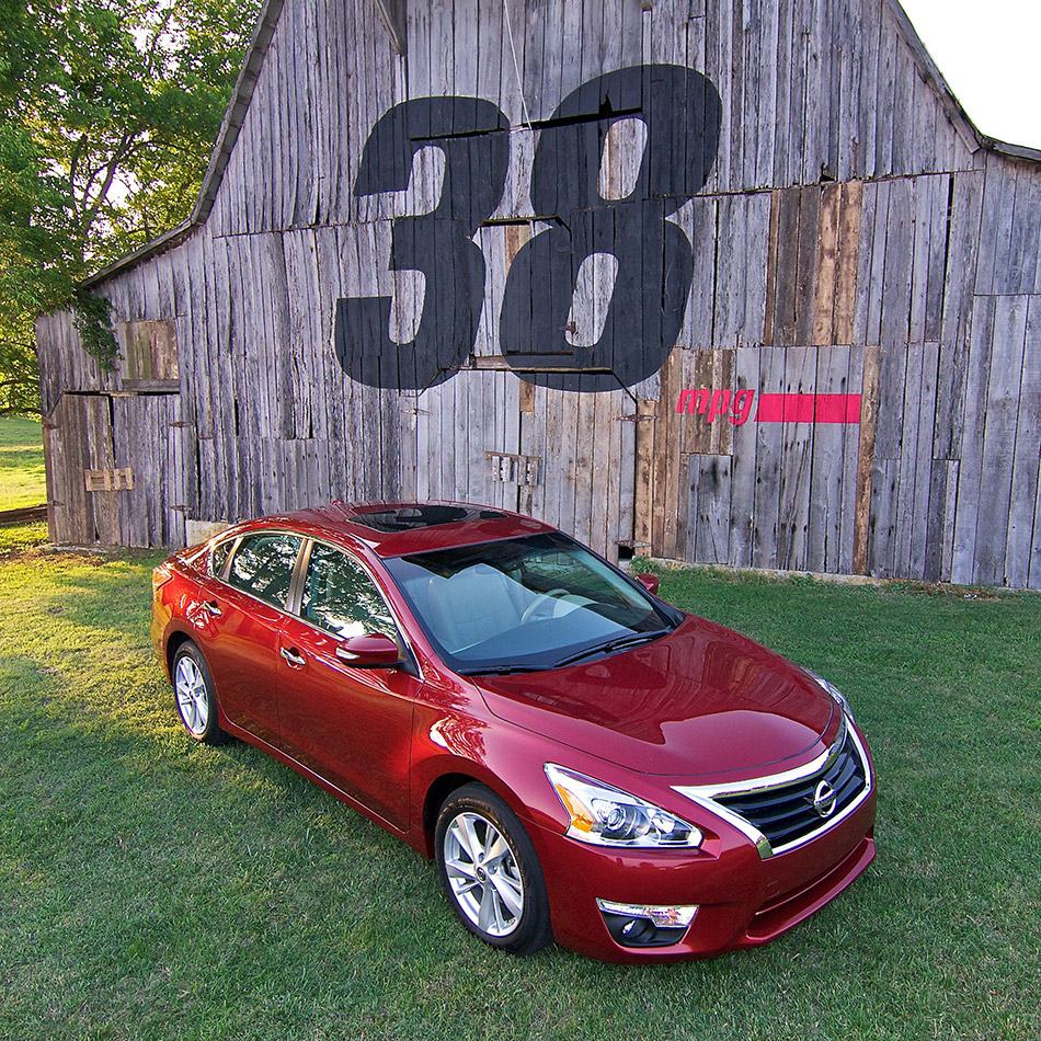 2013 Nissan Altima Front Angle