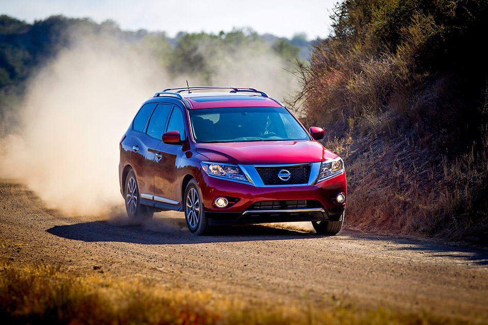 2013 Nissan Pathfinder Front Angle