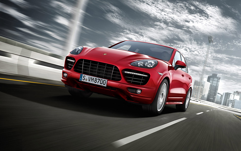 2013 Porsche Cayenne GTS Front Angle