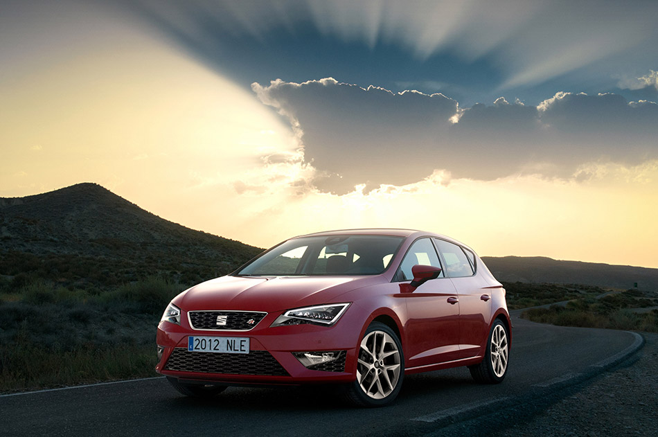 2013 SEAT Leon Front Angle